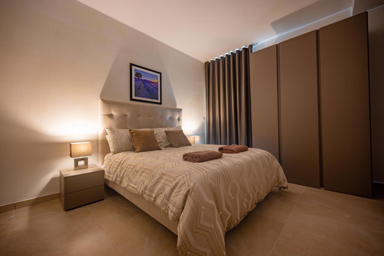 The Address Seafront Suites With Hot Tub Pietà エクステリア 写真