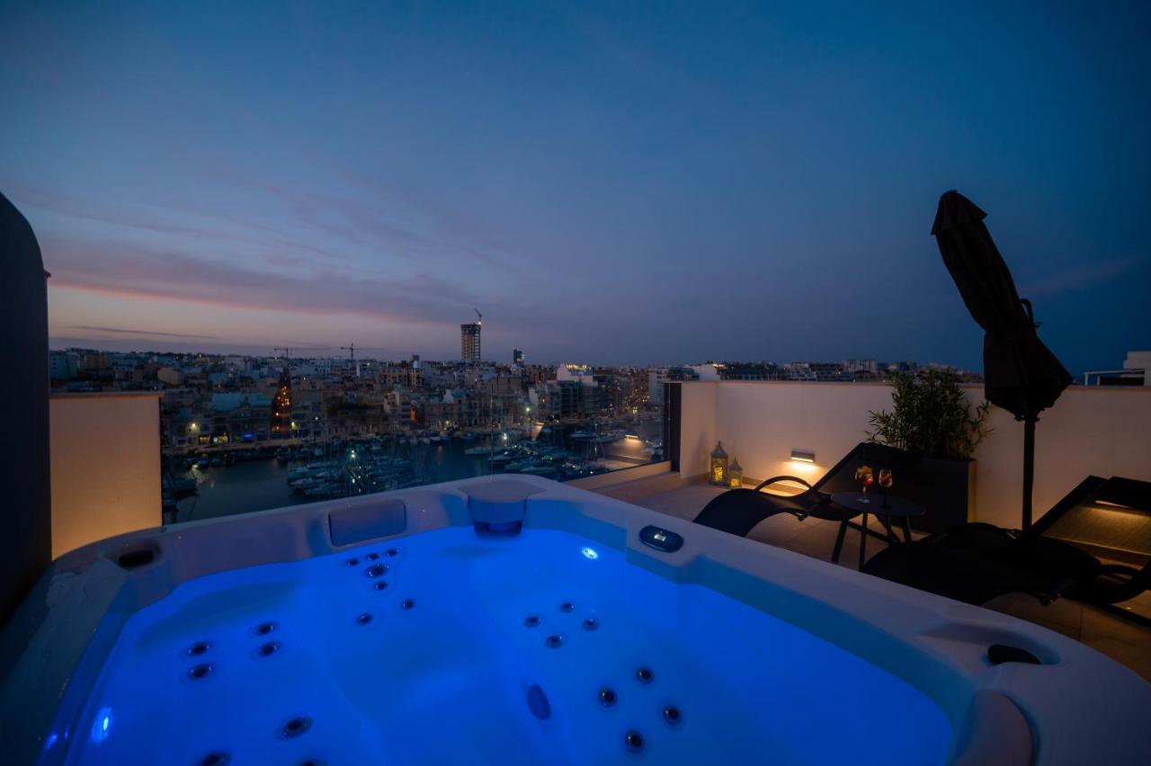 The Address Seafront Suites With Hot Tub Pietà エクステリア 写真