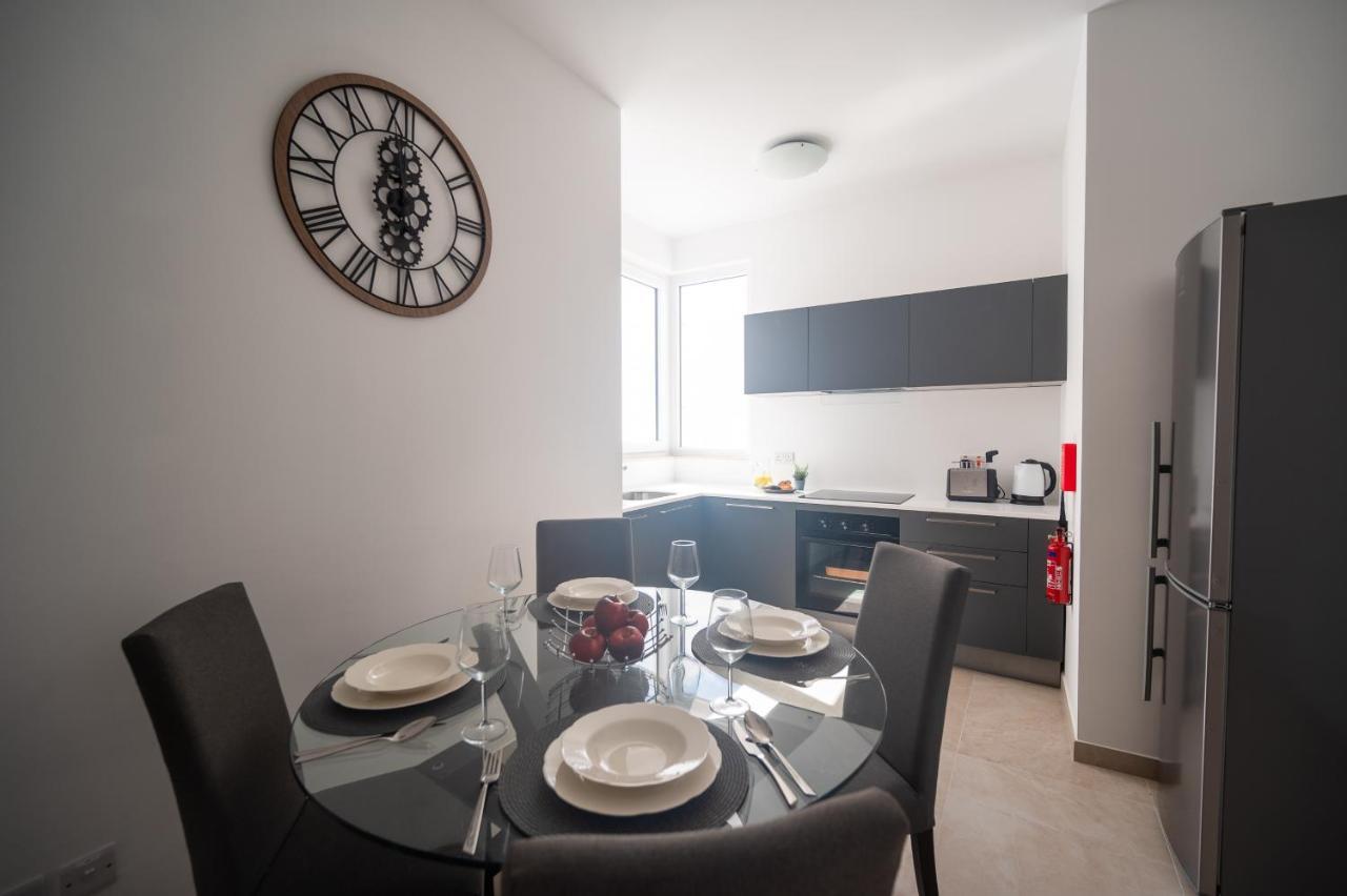 The Address Seafront Suites With Hot Tub Pietà エクステリア 写真