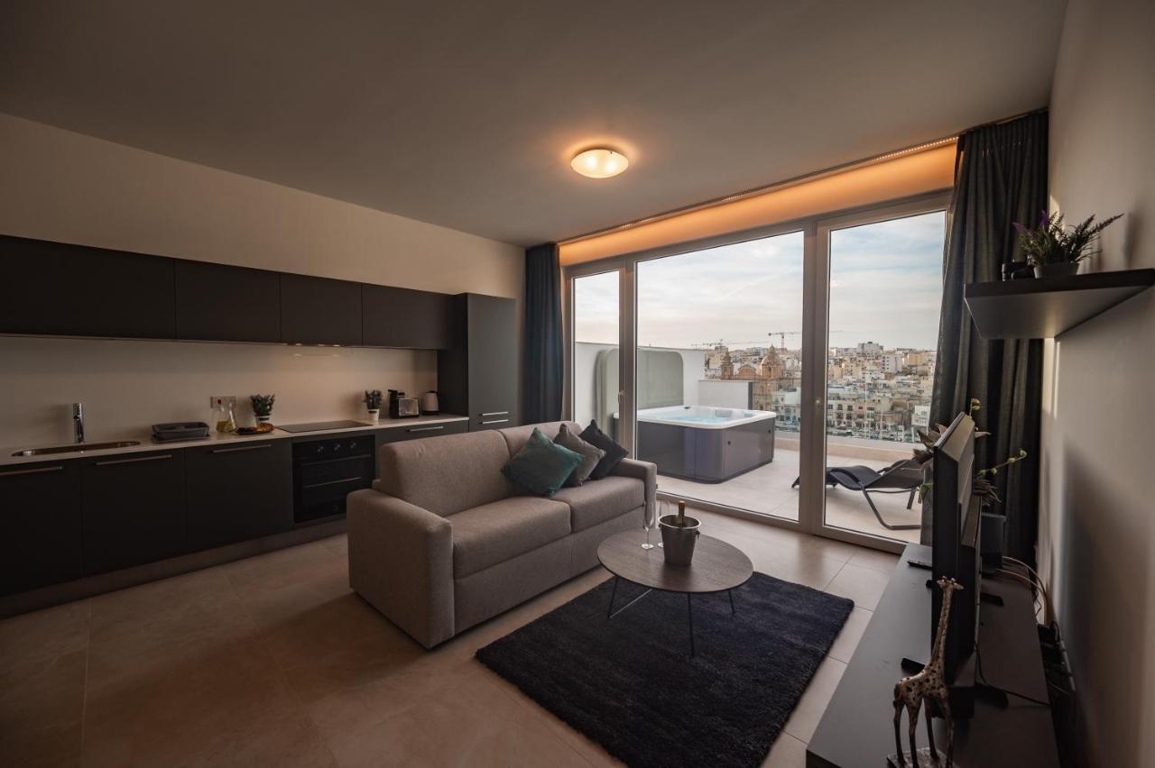 The Address Seafront Suites With Hot Tub Pietà エクステリア 写真