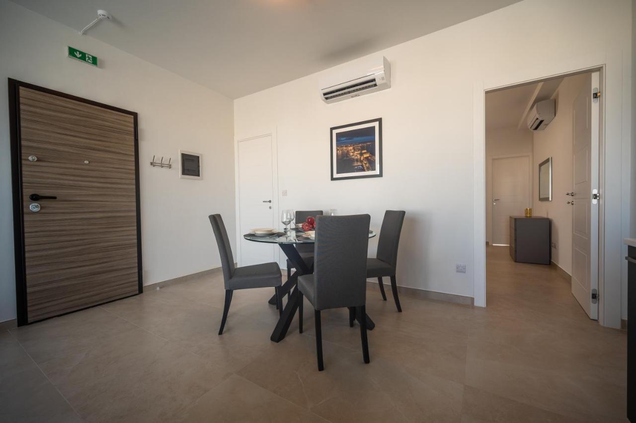 The Address Seafront Suites With Hot Tub Pietà エクステリア 写真